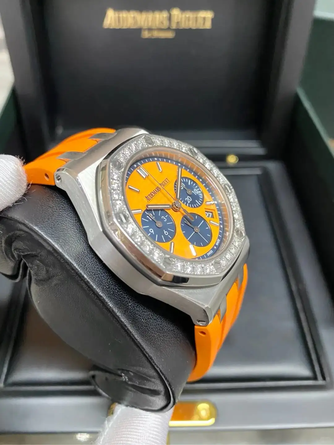 Audemars Piguet Royal Oak Offshore Selfwinding Chronograph Orange 26231ST.ZZ.D070CA.01 - gallery